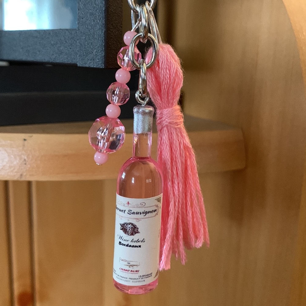 ❣️SOLD❣️NEW! Handmade Pink Wine Bottle Key Ring with Pink Tassle & Beaded Charm - Picture 3 of 6